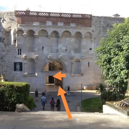Palace 3*