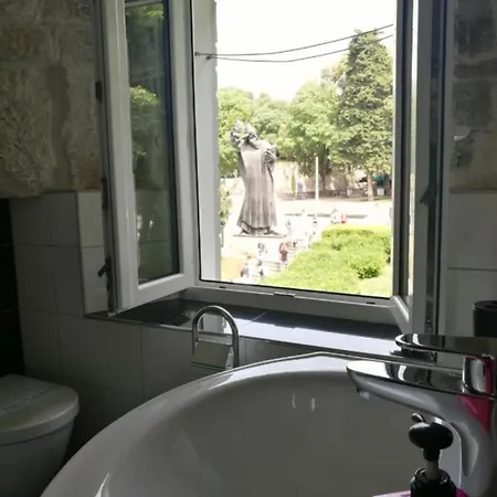 Palace Inn Rooms Gostinjska kuća