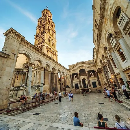 Palace Πανσιόν 3*